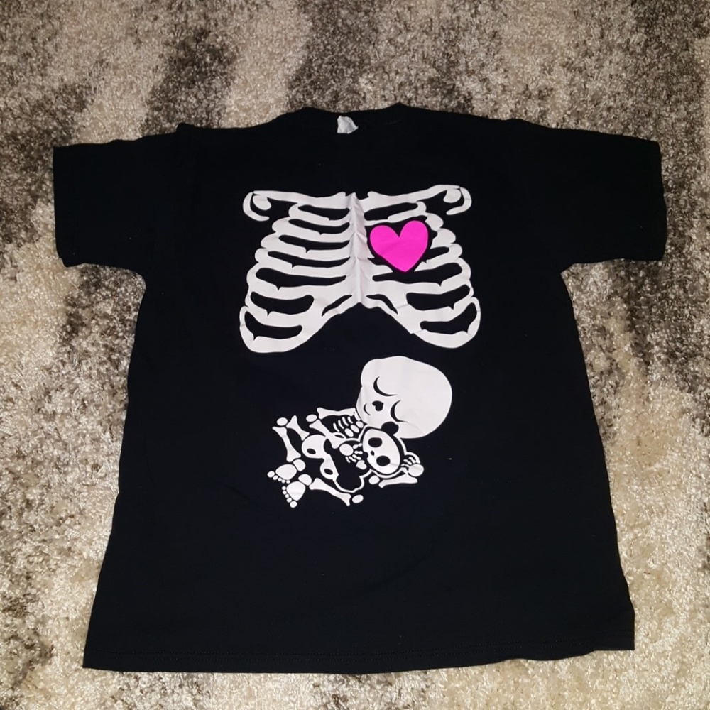 Super cute! Pregnant Skeleton t-shirt